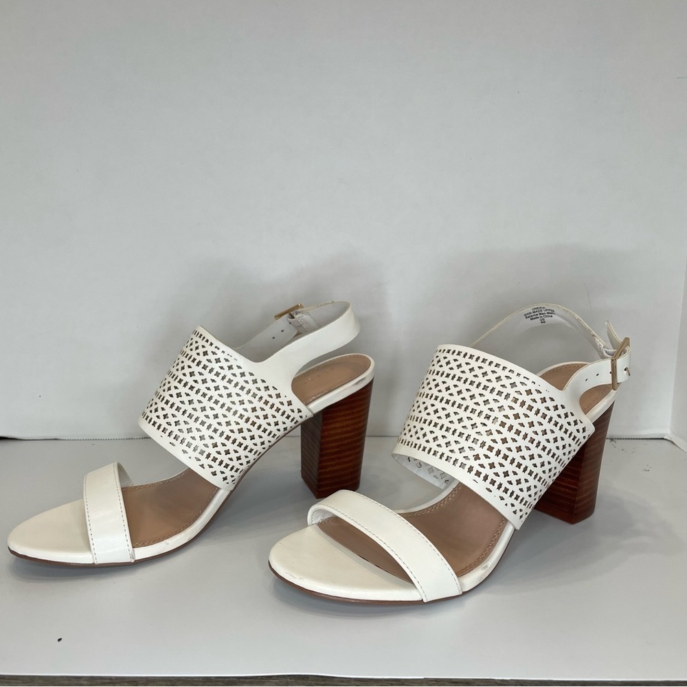 Kelly & Katie White Women's Heeled Sandals open toe. Size 9. One flaw-see pic. - Picture 3 of 13